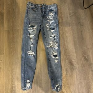 American Eagle Women’s Skinny Jeans. Medium wash.